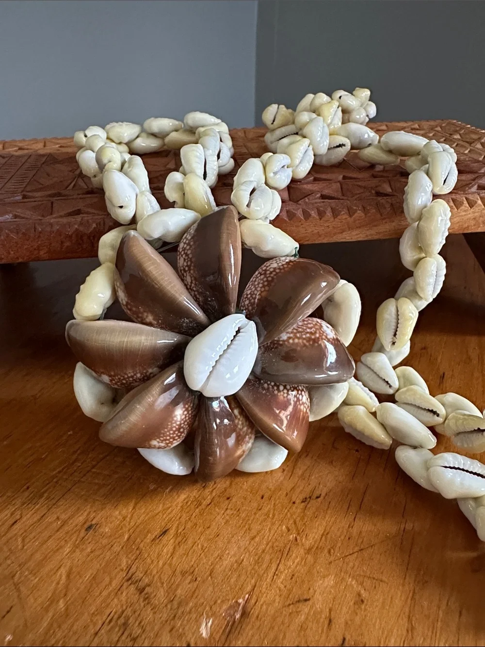 Balanced Cats Paw Cowrie Lei
